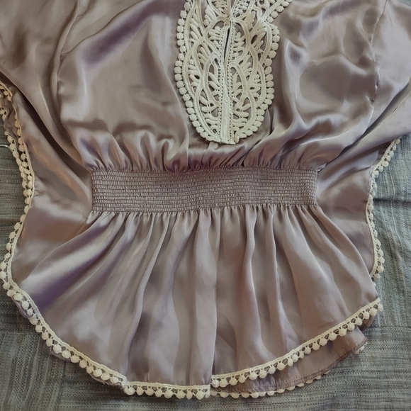 Flin and Flint flirty blouse purple with crochet accent size medium - Picture 4 of 8